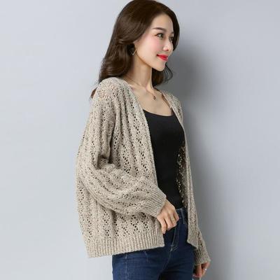 矮個(gè)子的女人就別穿風(fēng)衣了,瞧瞧穿這開(kāi)衫外套,時(shí)尚又顯高!